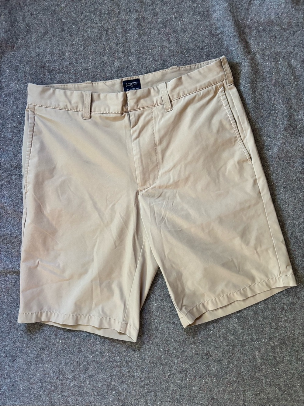 J. Crew Men's Flat Front Chino Shorts in Light Khaki. Size 28.